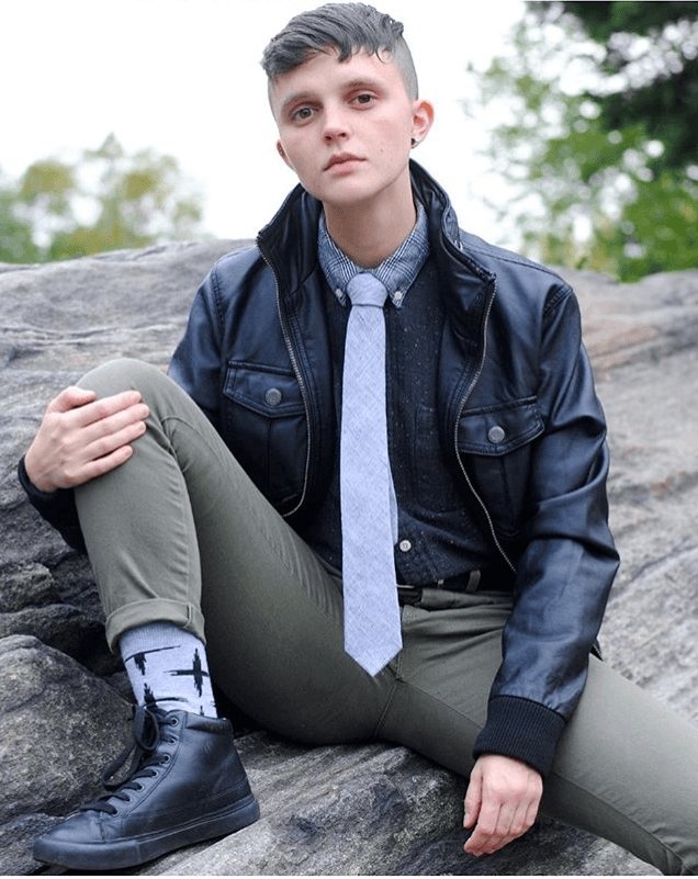 What is a non-binary or androgynous outfit?